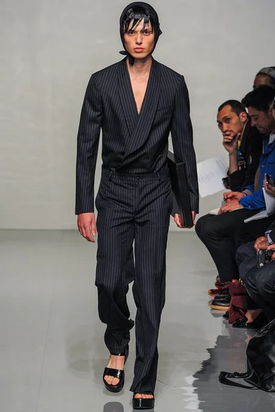 Look 28